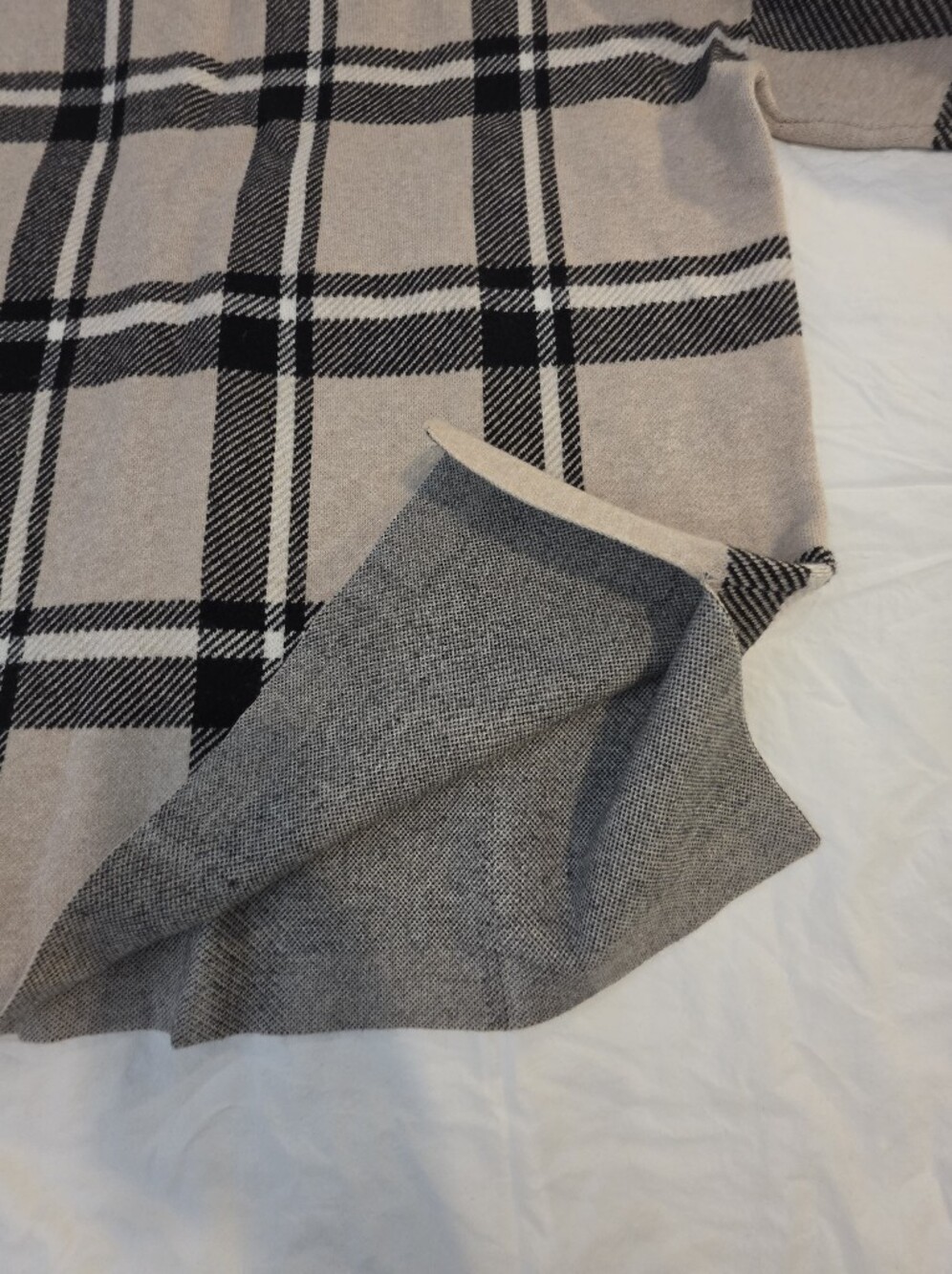 Max Studio Beige and Black Plaid Turtleneck Sweater Size 2X - Picture 4 of 6